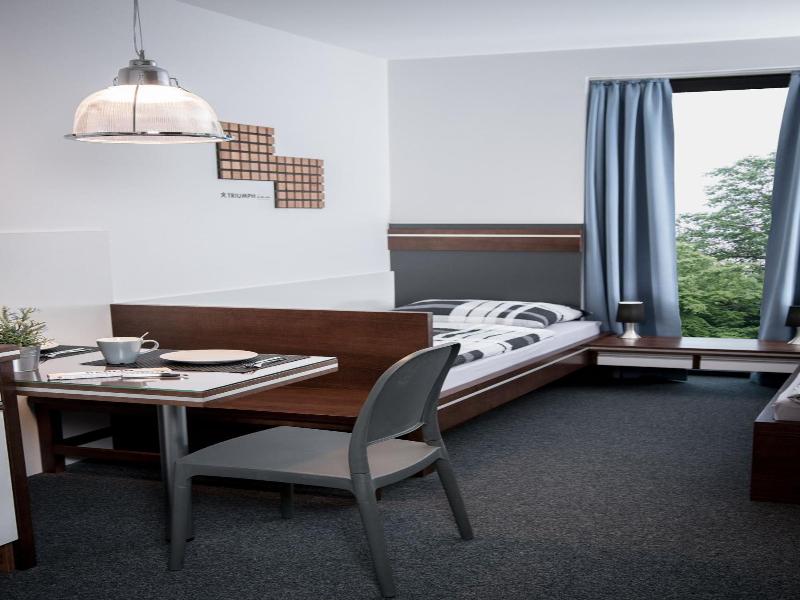 Triumph Inn - Genel