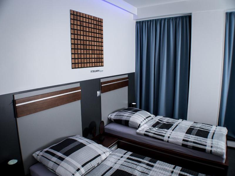 Triumph Inn - Genel