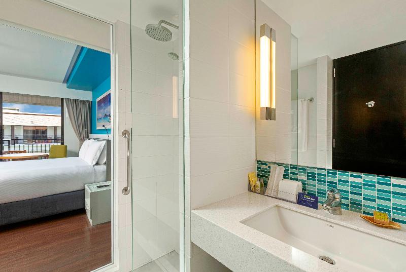 DoubleTree by Hilton Phuket Banthai Resort - Oda