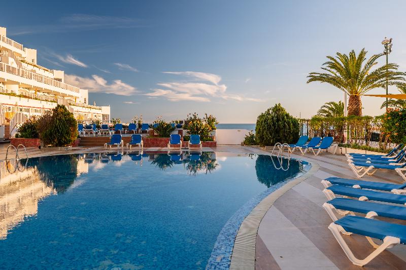 Monicca Collection Suites & Residences - Havuz