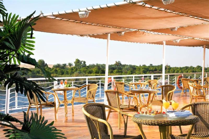 JAZ Crown Jubilee Cruise 4&7 Nights From Luxor - Bar