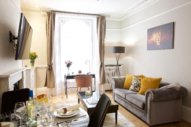Avari Apartments - Winchester Collection - Oda