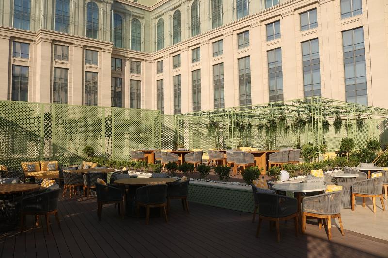 The Plaza Doha, LXR Hotels & Resorts - Teras
