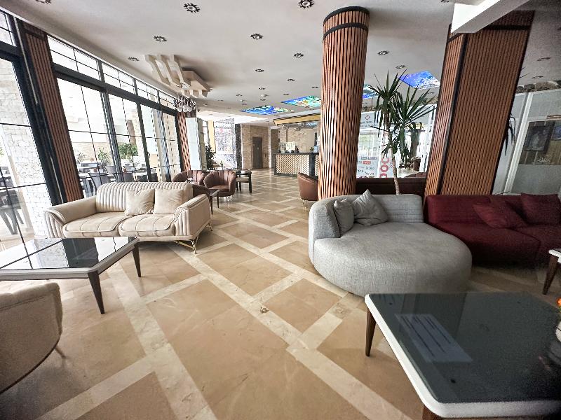 Monte Carlo Hotel - Lobi