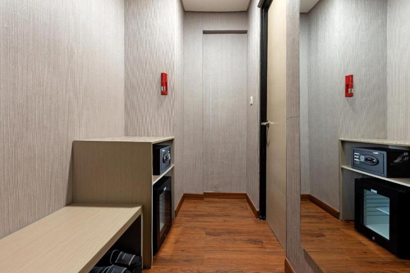 Hotel Neo Gading Solo - Oda