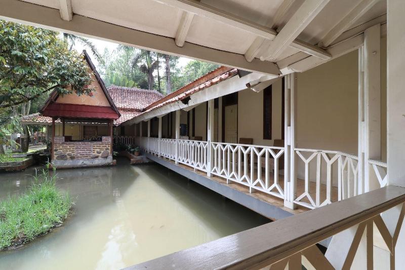 Kampung Pa'go Resort Hotel By Zuzu - Lobi