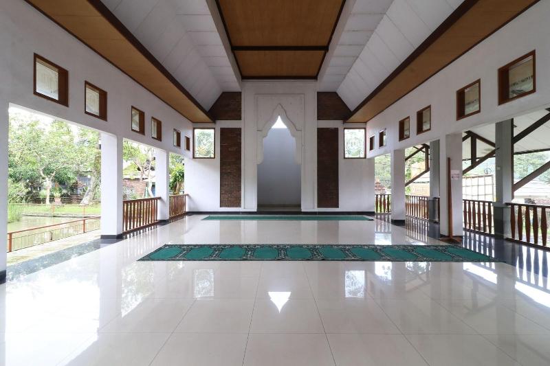 Kampung Pa'go Resort Hotel By Zuzu - Lobi