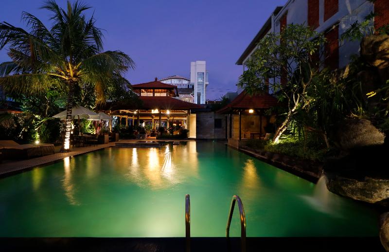 Adi Dharma Hotel Legian - Havuz