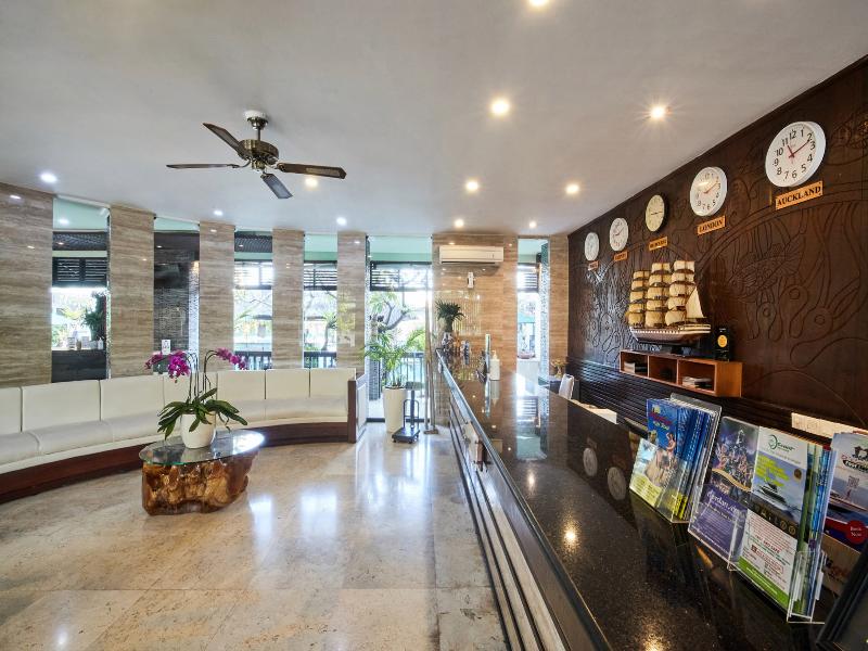 The Lokha Legian Resort and Spa - Lobi