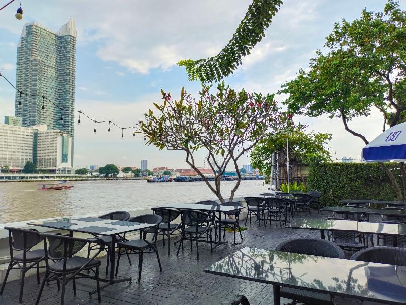 Away Bangkok Riverside Kene - Restoran