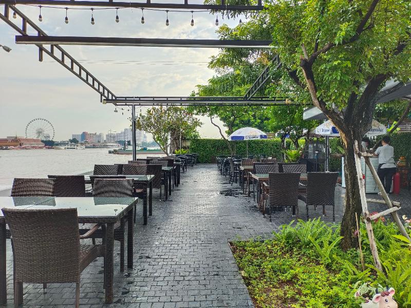 Away Bangkok Riverside Kene - Restoran