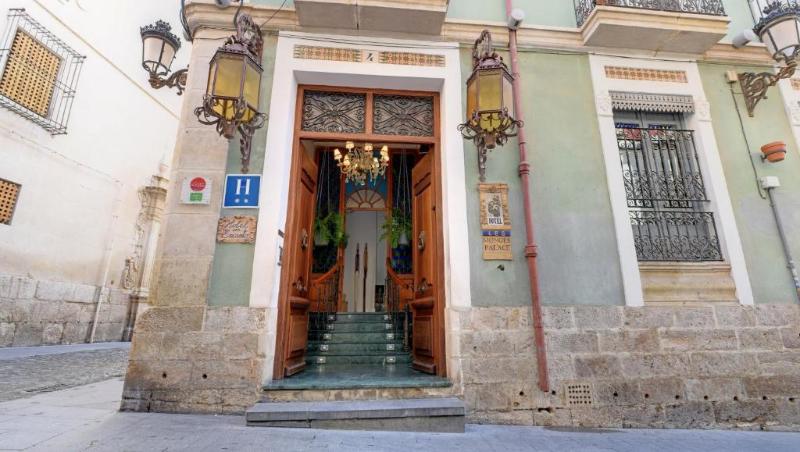 Les Monges Palace - Genel