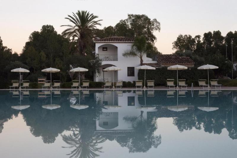 Marina Torre Navarrese Resort - Havuz