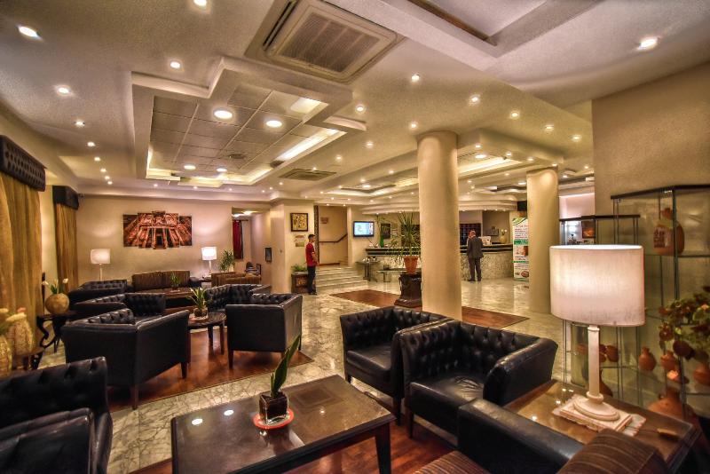 La Maison Hotel - Lobi