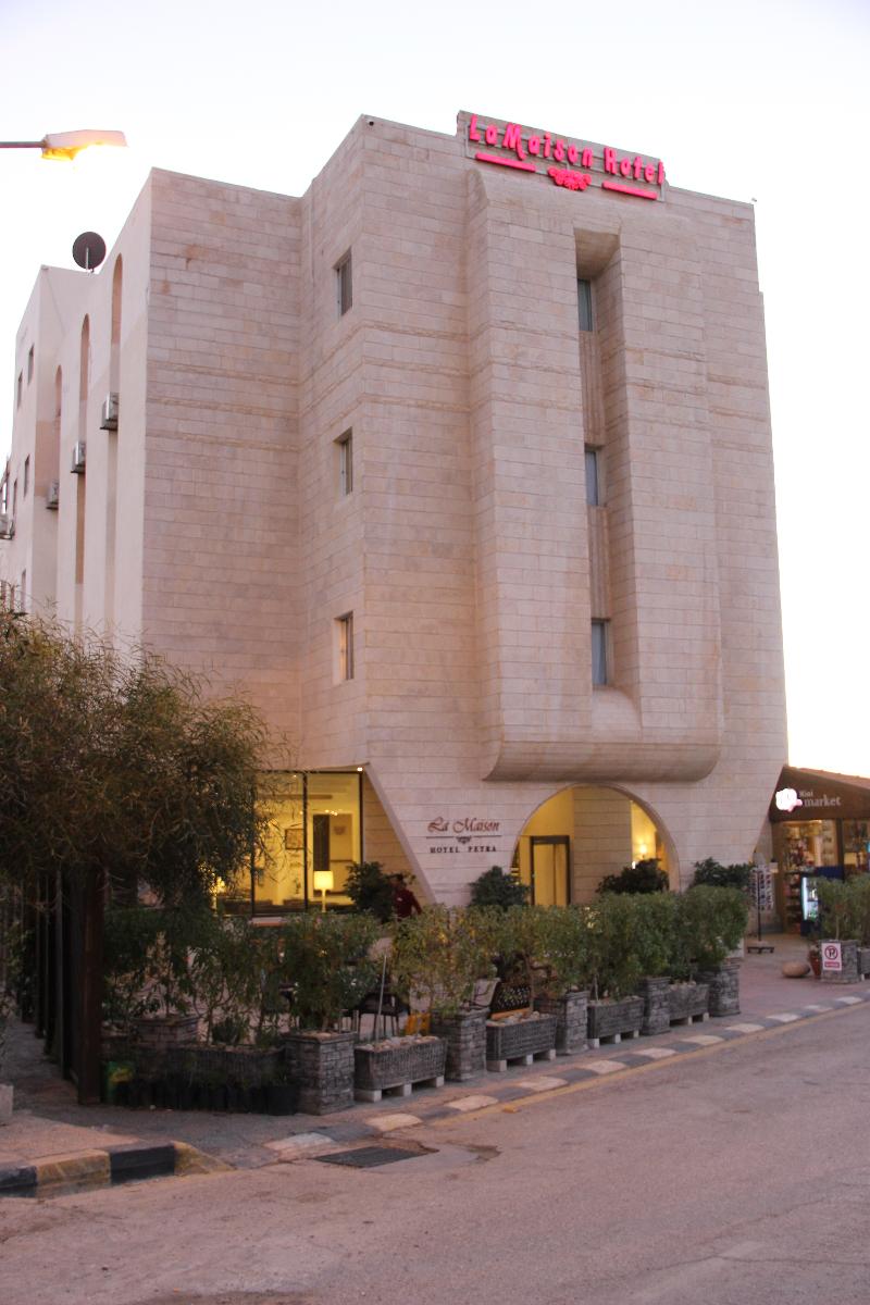 La Maison Hotel - Genel