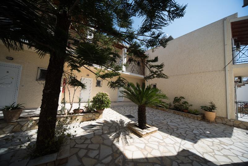 Metaxa Apartments - Genel