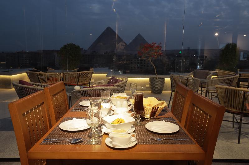 Pyramid Front Hotel - Restoran