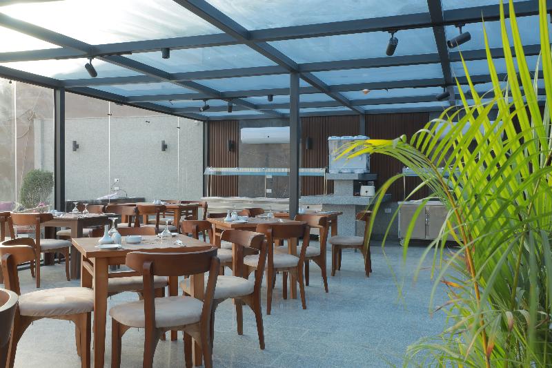 Pyramid Front Hotel - Restoran