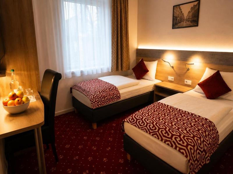Hotel Mona - Genel