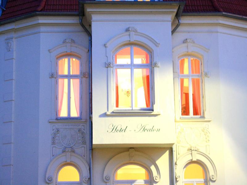 The Avalon Hotel - Genel