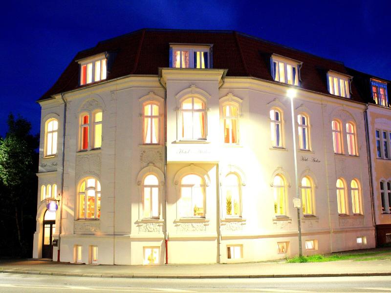 The Avalon Hotel - Genel