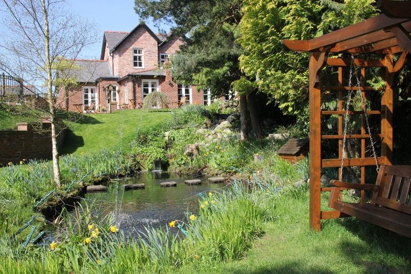 Mere Brook House - Genel
