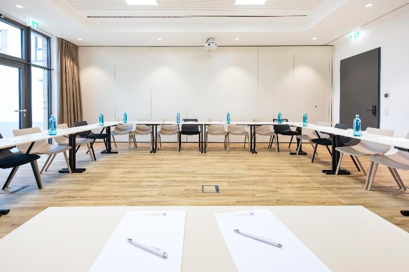LOGINN Hotel Berlin Airport - Genel