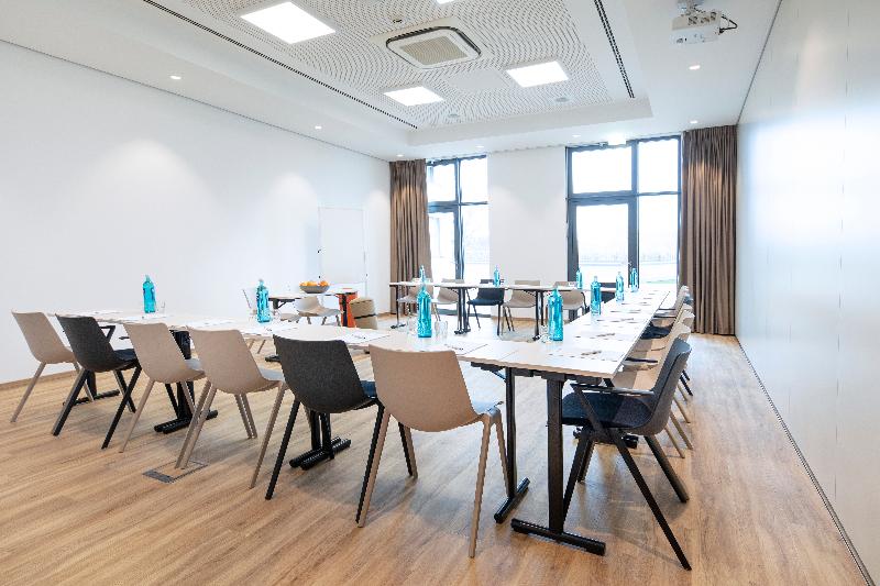 LOGINN Hotel Berlin Airport - Genel