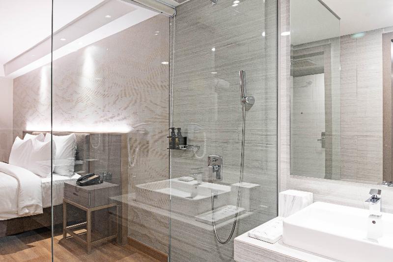 Platinum Hotel Tunjungan Surabaya - Oda