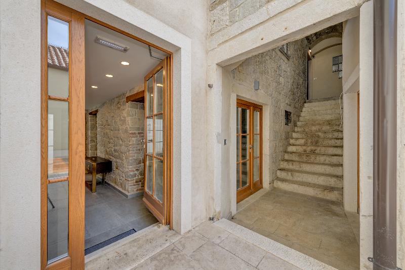 Stonemasons Heritage - Lobi