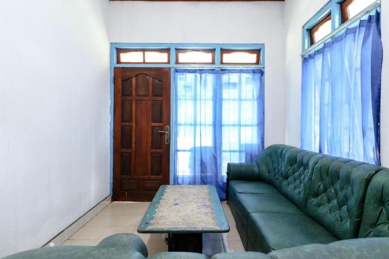 Homestay Mbah Parni By Zuzu - Lobi