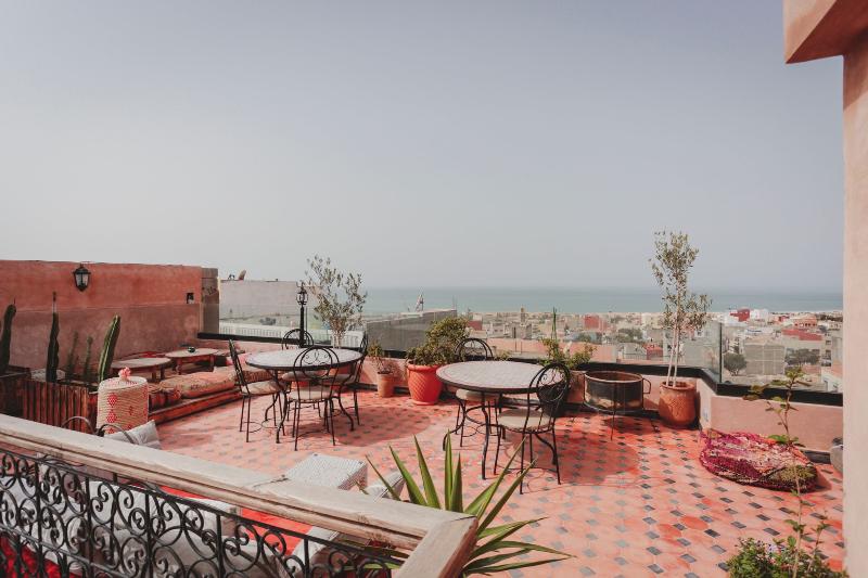 Riad Dlim - Genel