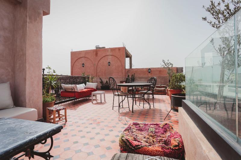 Riad Dlim - Genel