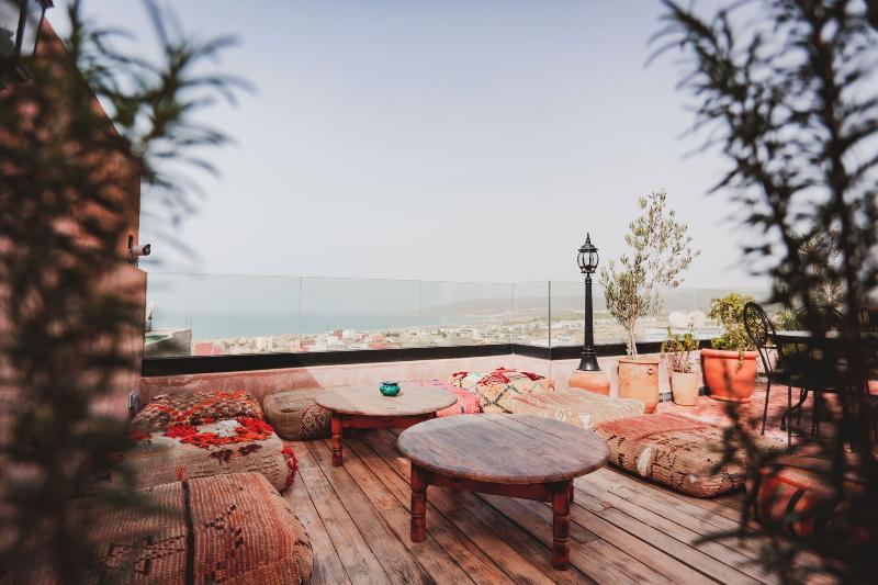 Riad Dlim - Genel