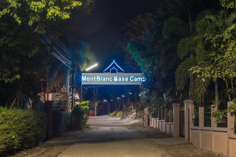 Mont Blanc Base Camp Khao Yai - Lobi