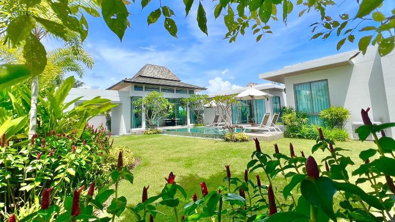 Escape Villas At Shambhala Grand Villa - Oda