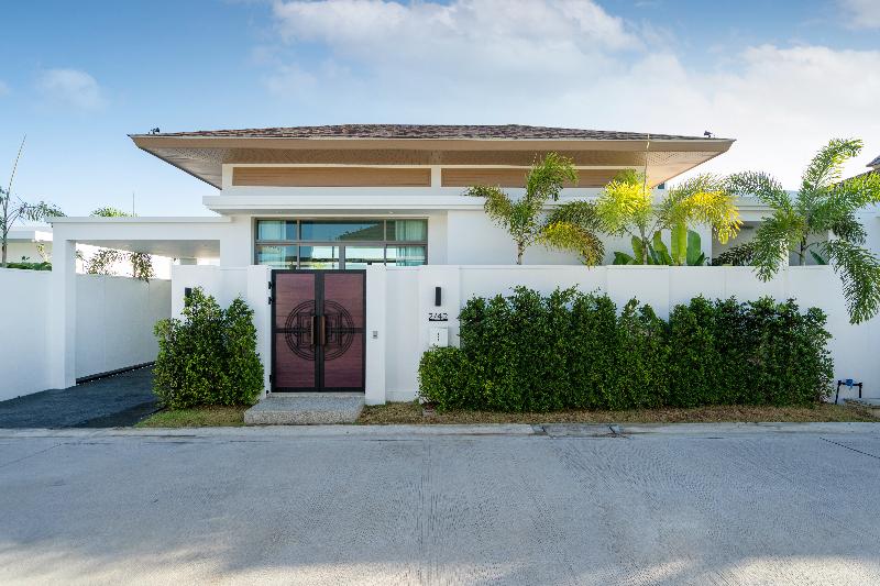 Escape Villas At Shambhala Grand Villa - Oda