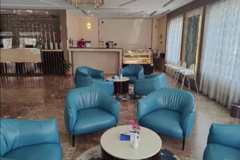Continent Al Ertiqaa Hotel - Bar