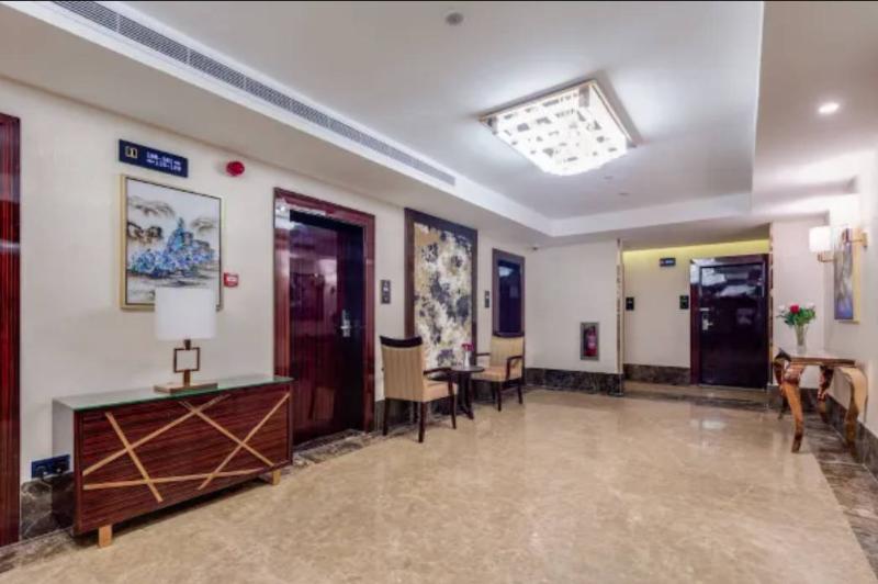 Continent Al Ertiqaa Hotel - Lobi