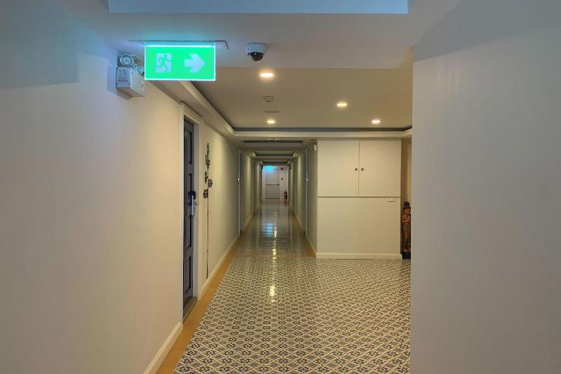 J Place Hotel by ZUZU - Lobi