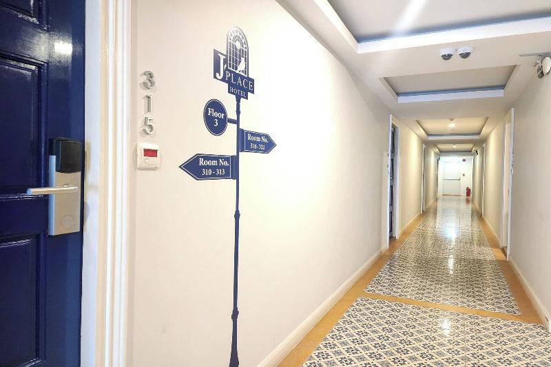 J Place Hotel by ZUZU - Lobi