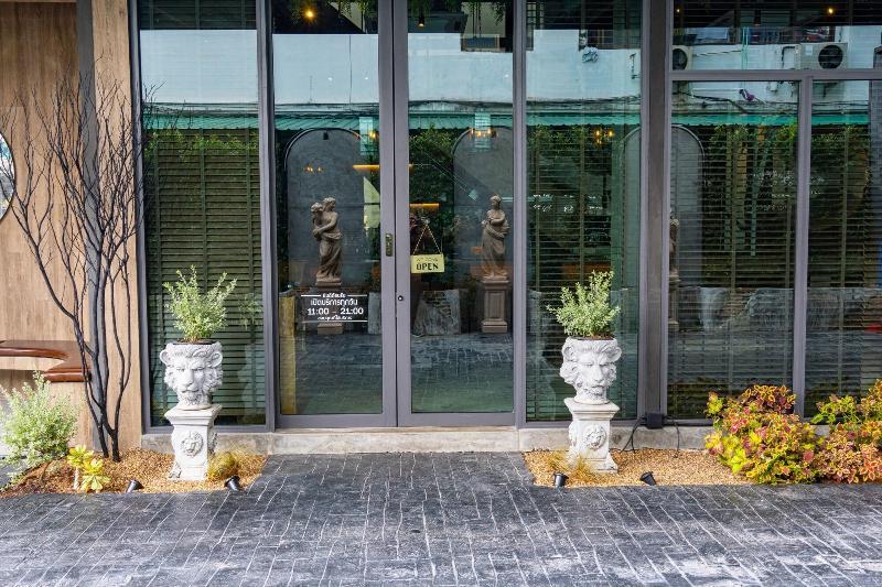 J Place Hotel by ZUZU - Genel