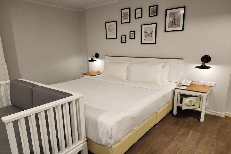 J Place Hotel by ZUZU - Oda