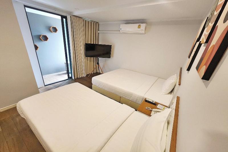 J Place Hotel by ZUZU - Oda