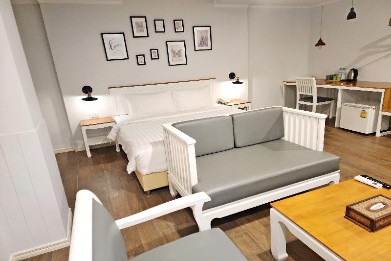 J Place Hotel by ZUZU - Oda