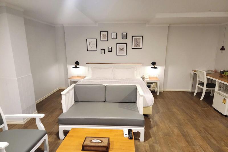 J Place Hotel by ZUZU - Oda