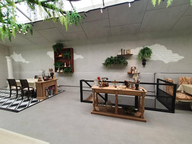 J Place Hotel by ZUZU - Restoran