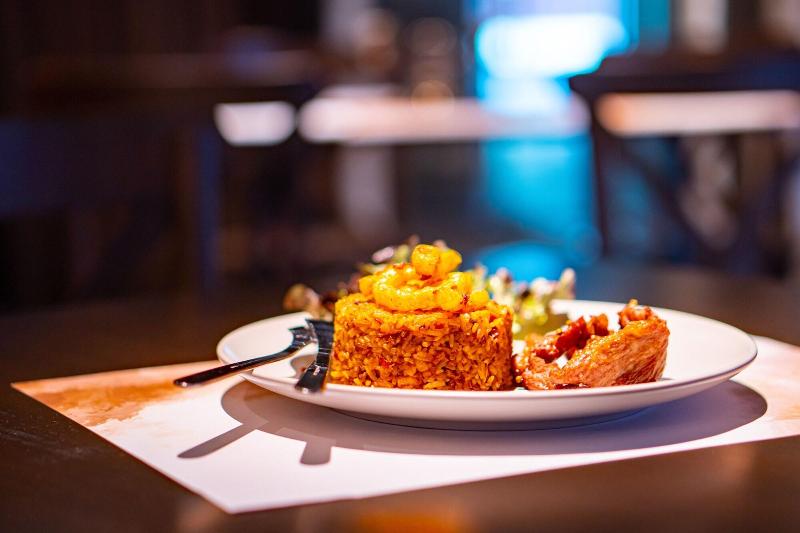 J Place Hotel by ZUZU - Restoran