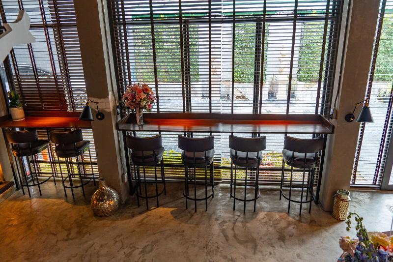 J Place Hotel by ZUZU - Restoran