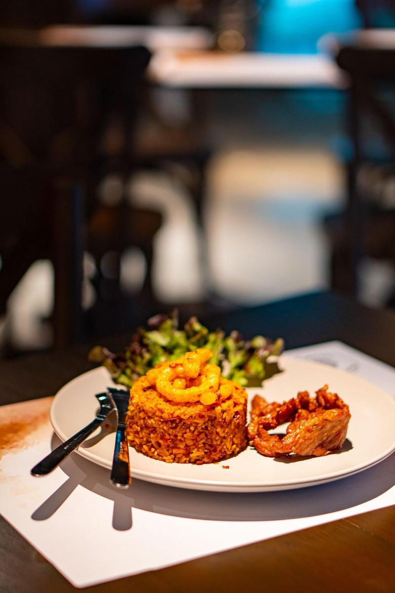 J Place Hotel by ZUZU - Restoran